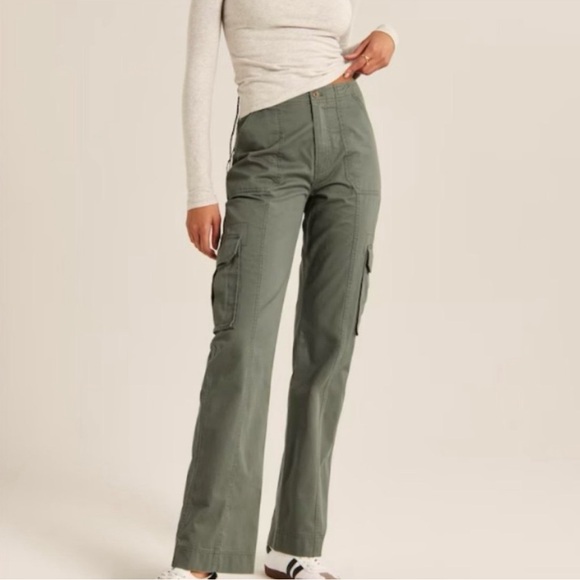Abercrombie & Fitch Pants - Abercrombie and Fitch relaxed cargo pants olive size 27/4 R